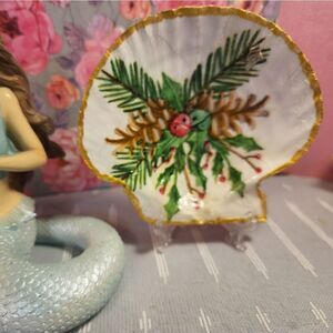 DECOUPAGE SCALLOPED FAN SHELL 